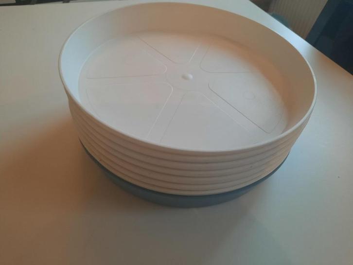 Sous pot rond 27 cm diamètre – 8 unités, Tuin en Terras, Bloempotten, Gebruikt, 25 tot 40 cm, Rond, Ophalen of Verzenden