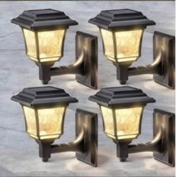 Lot de 4 lampes solaires murales – Neuves beschikbaar voor biedingen