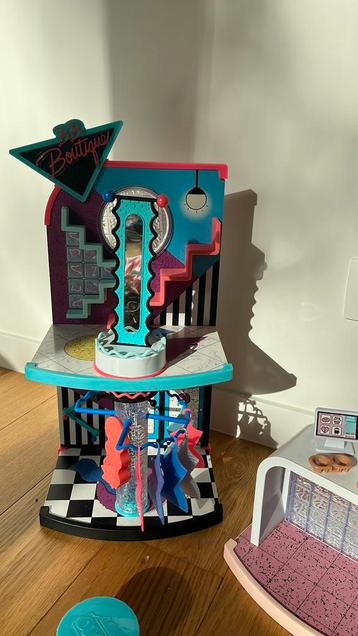 L.O.L. Winkel / shop beschikbaar voor biedingen