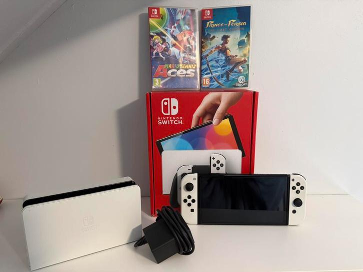 Nintendo switch OLED + 2 games, Games en Spelcomputers, Spelcomputers | Nintendo Switch, Zo goed als nieuw, Switch OLED, Ophalen