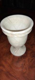 Interieurontwerp- kleine marmeren vaas van 15 cm hoog, Antiek en Kunst, Ophalen of Verzenden
