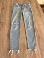 Lichte jeans met franjes onderaan maat 38, Kleding | Dames, Spijkerbroeken en Jeans, Ophalen of Verzenden, Zo goed als nieuw