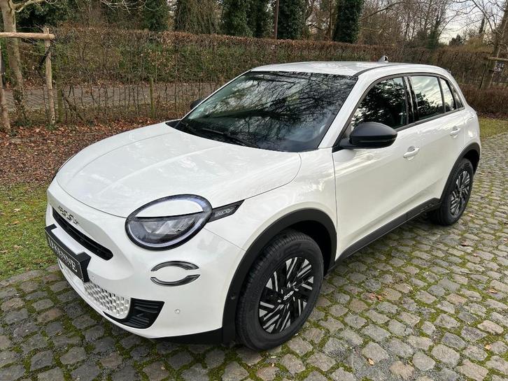 Fiat 600 - 1.2 Hybrid Autom., Auto's, Fiat, Bedrijf, Te koop, 360° camera, ABS, Achteruitrijcamera, Airbags, Airconditioning, Android Auto