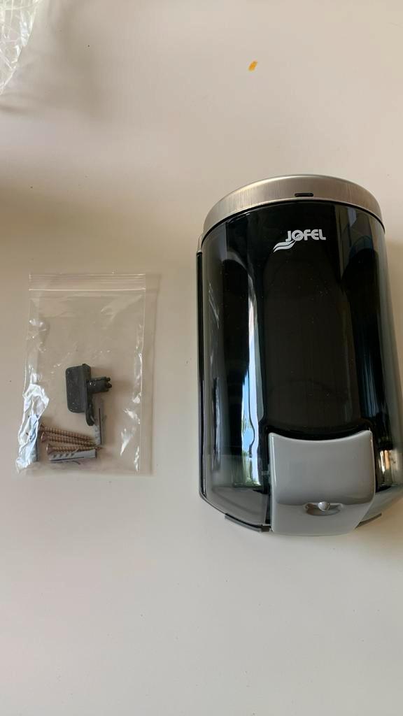 Universele zeepdispenser voor vloeibare zeep in bulk, Huis en Inrichting, Badkamer | Badtextiel en Accessoires, Nieuw, Grijs, Ophalen