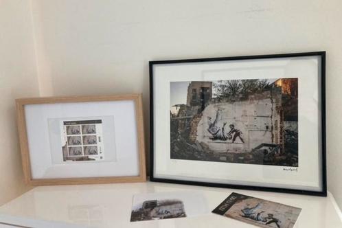 BANKSY : lot lithographie, carte et timbre. Ukraine, Antiquités & Art, Art | Lithographies & Sérigraphies