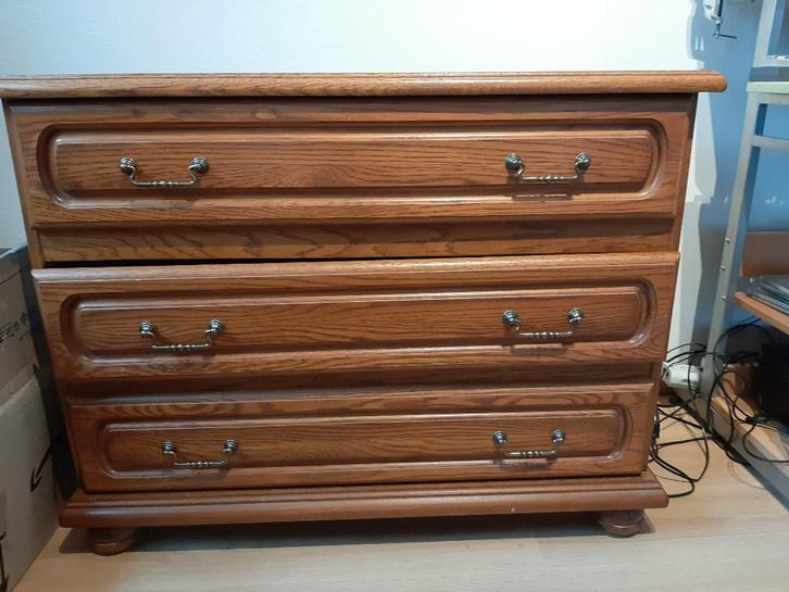 Commode en chêne URGENT, Maison & Meubles, Armoires | Commodes, Utilisé, Moins de 100 cm, 50 à 100 cm, 50 à 75 cm, Chêne, 3 ou 4 tiroirs