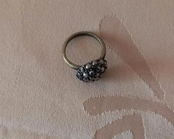 Ring maat L. beschikbaar voor biedingen
