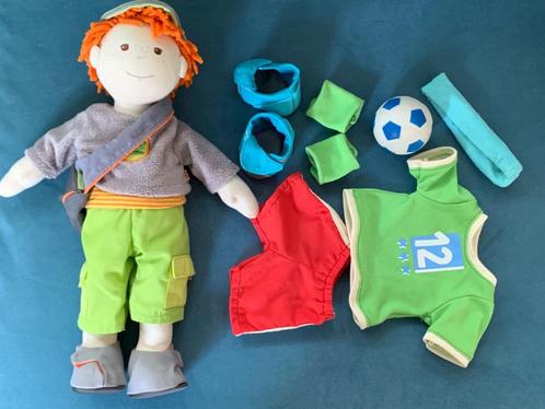 HABA pop Phil ca. 38cm met 2 extra kledingsets en voetbal, Kinderen en Baby's, Speelgoed | Poppen, Zo goed als nieuw, Overige typen