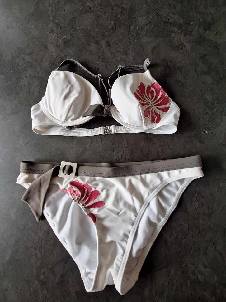 dames 2 bikini's van 3 suises mt 36, Kleding | Dames, Badmode en Zwemkleding, Zo goed als nieuw, Bikini, Wit, Ophalen of Verzenden