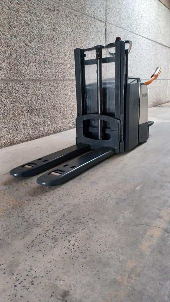 Crown DT 3040 elektrische stapelaar, Doe-het-zelf en Bouw, Palletwagens en Pompwagens, Zo goed als nieuw, Ophalen of Verzenden