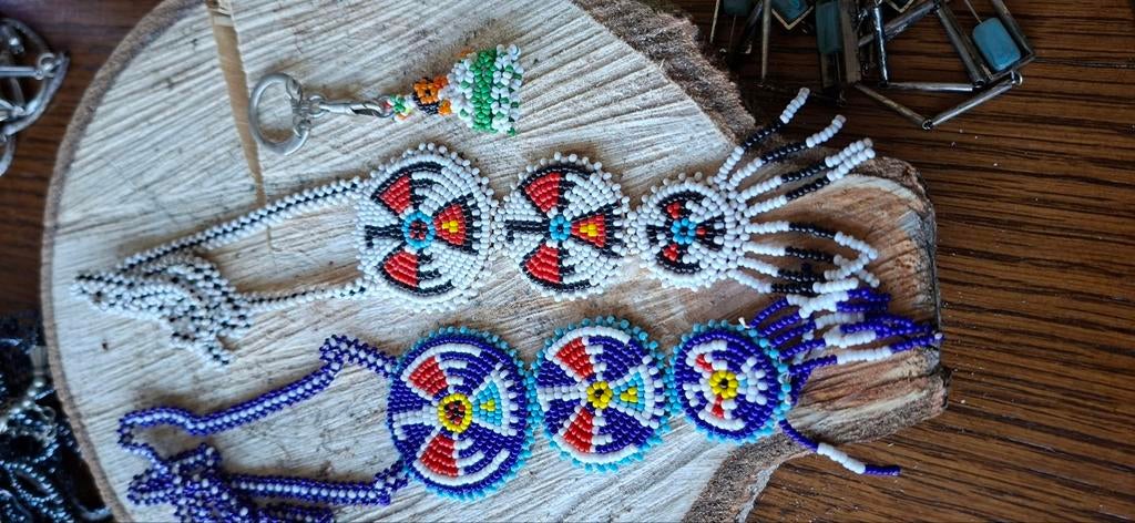 Collier Thunderbird perlé vintage amérindien