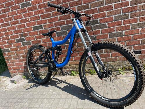 Kona dh downhill mtb, Fietsen en Brommers, Fietsen | Mountainbikes en ATB, Zo goed als nieuw, Overige merken, Fully, Ophalen