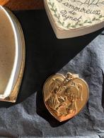 Vintage sieraden: Medaillon van Les Amoureux de Peynet +doos, Ophalen of Verzenden, Overige materialen, Hanger, Verguld