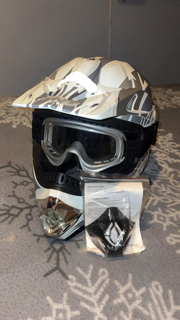 Crosshelm tnt met bril en extra mondstuk zo goed als nieuw, Motoren, Kleding | Motorhelmen, Heren, Offroadhelm, M, Overige merken