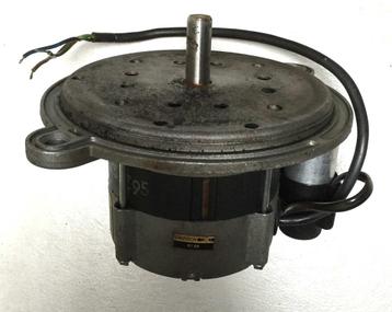 MOTOR 220 volt 90 watt, 2700 toeren. Diverse toepassingen beschikbaar voor biedingen