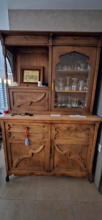 100 jaar oude eiken kast + secretaire in prima staat beschikbaar voor biedingen