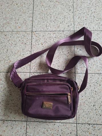 Schoudertasje. beschikbaar voor biedingen