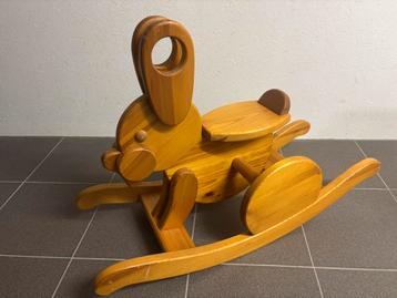 Hobbel konijntje beschikbaar voor biedingen