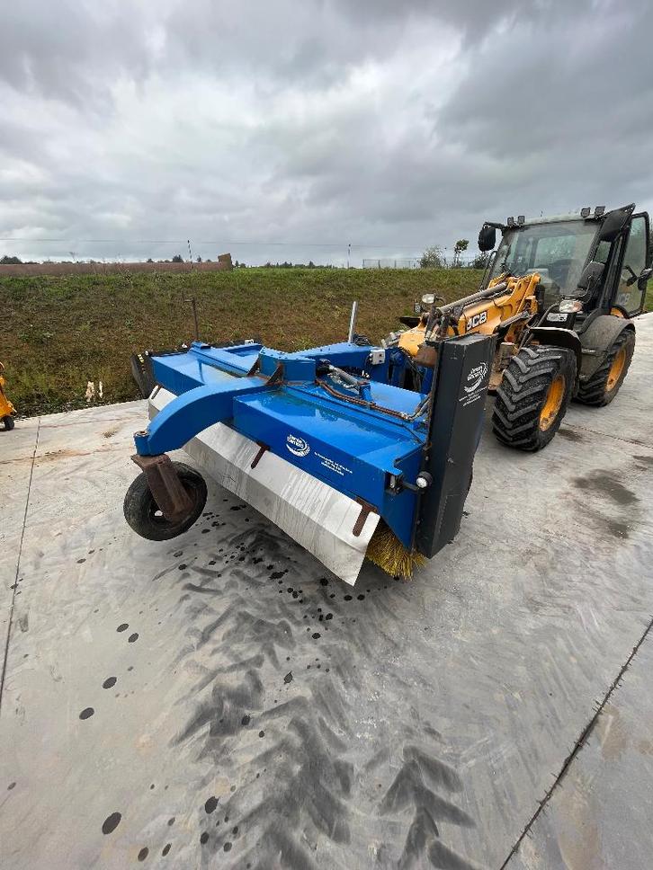Brosse hydraulique, Zakelijke goederen, Landbouw | Werktuigen, Ophalen