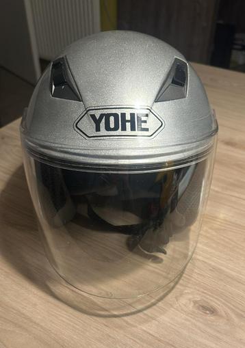 Zilverkleurige YOHE motorhelm – maat M beschikbaar voor biedingen