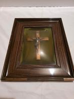 Oud kruisbeeld in kader met glas, Antiek en Kunst, Ophalen