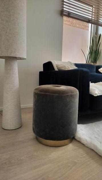 Poef fluweel olijfgroen Sissyboy beschikbaar voor biedingen