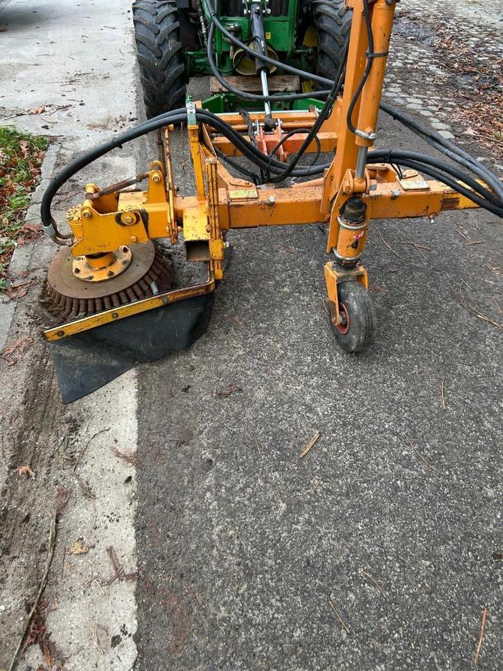 Vandaele onkruidborstel okb tractor wiellader unimog, Zakelijke goederen, Machines en Bouw | Tuin, Park en Bosbouw, Onkruidbestrijding