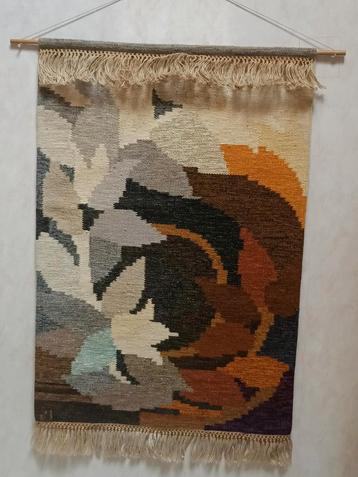 Vintage handgemaakte muurtapijt scandinavische design  beschikbaar voor biedingen