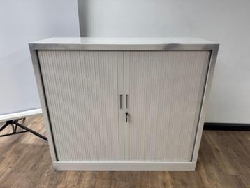 Roldeurkast licht grijs 105x120x43 transportschade beschikbaar voor biedingen