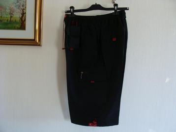 1 short noir, taille XL, 1 short kaki, taille 48 beschikbaar voor biedingen