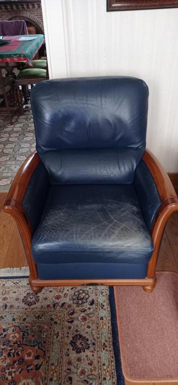 Très beaux fauteuil et relax en cuir bleu et bois