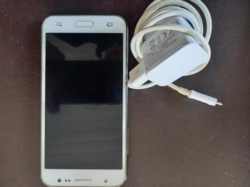 Samsung J5 blanc avec cable et chargeur