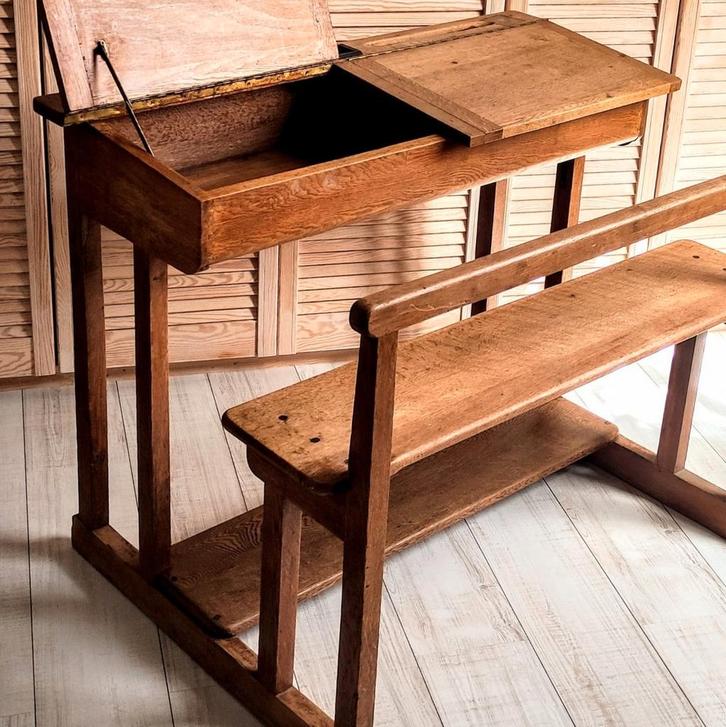 Oude houten schoolbank met opklapbaar blad, Huis en Inrichting, Bureaus, Gebruikt, Bureau, Ophalen