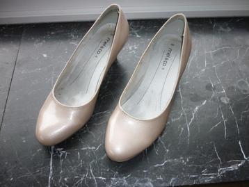Damesschoen 42, Ophalen of Verzenden, Zo goed als nieuw, Schoenen met lage hakken