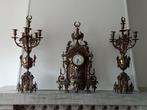 Bronzen drieluik klok met kandelaars, Antiek en Kunst, Ophalen