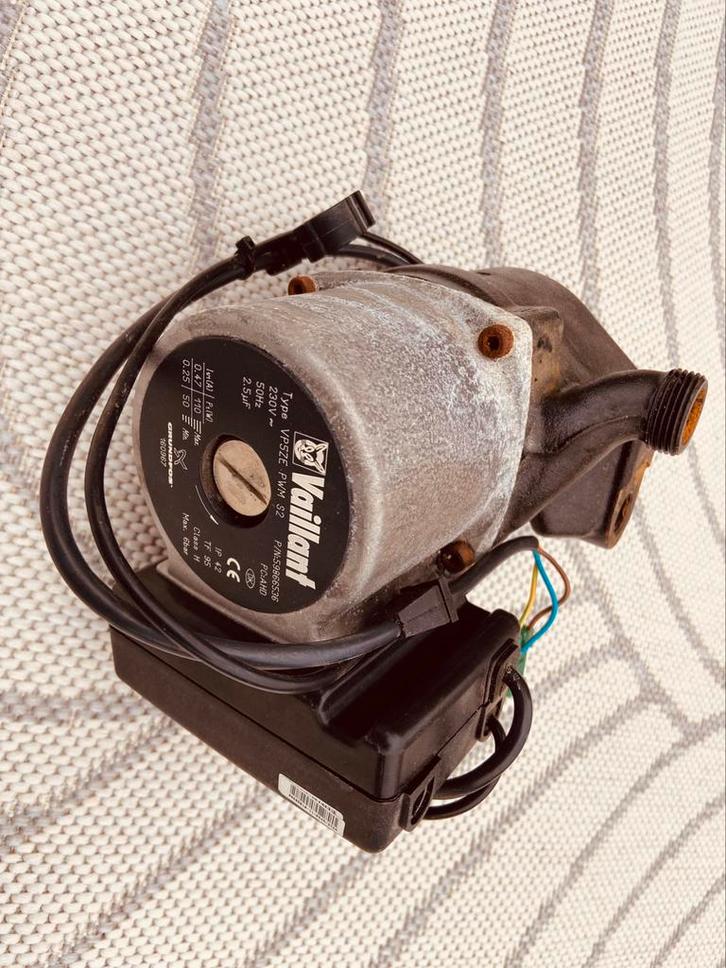 Circulatiepomp Vaillant Grundfos, onderdelen, Doe-het-zelf en Bouw, Sanitair, Zo goed als nieuw, Ophalen