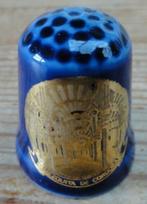 Blauw porseleinen vingerhoedje, Mezquita  Cordoba, Spanje, Collections, Dés à coudre, Utilisé, Enlèvement ou Envoi, Porcelaine