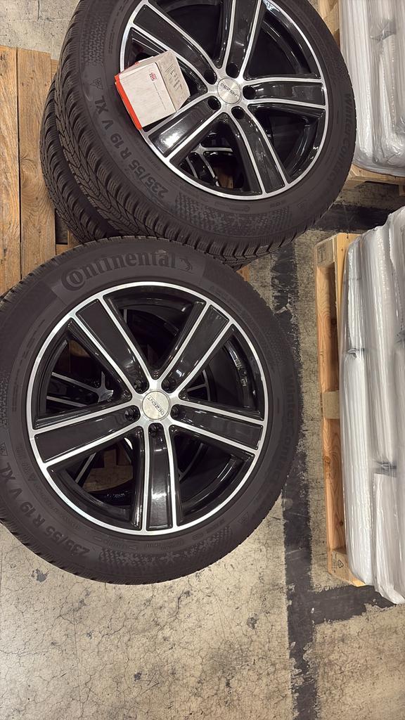 Conti winterbanden XC90, Auto-onderdelen, Banden en Velgen, Band(en), Winterbanden, 19 inch, 235 mm, Terreinwagen, Gebruikt, Ophalen