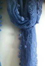 Blauwe sjaal met kant en pomponnetjes NIEUW, Kleding | Dames, Mutsen, Sjaals en Handschoenen, Nieuw, C&A, Ophalen of Verzenden