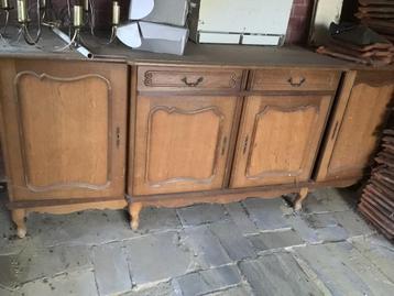Houten dressoir kast  beschikbaar voor biedingen
