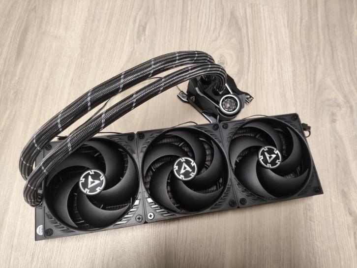 Krachtige triple fan AIO waterkoeling(Als nieuw), Computers en Software, Computerkoelers, Zo goed als nieuw, Waterkoeling, Ophalen of Verzenden