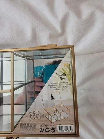 Jewellery box. Coffret à bijoux  beschikbaar voor biedingen