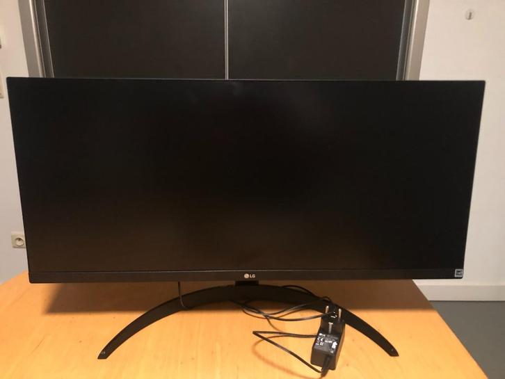 Beeldscherm/monitor, Computers en Software, Monitoren, Zo goed als nieuw, 61 t/m 100 Hz, IPS, 3 tot 5 ms, Ophalen