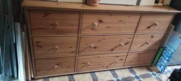 Houten kast met lades beschikbaar voor biedingen