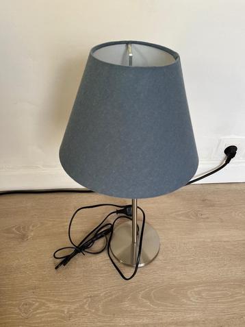Blauwe sfeerlamp beschikbaar voor biedingen