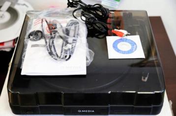 Platenspeler die vinylplaten rechtstreeks naar USB beschikbaar voor biedingen