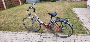 Dames fiets gebruikte staat

Led voor en achterlicht op batt beschikbaar voor biedingen
