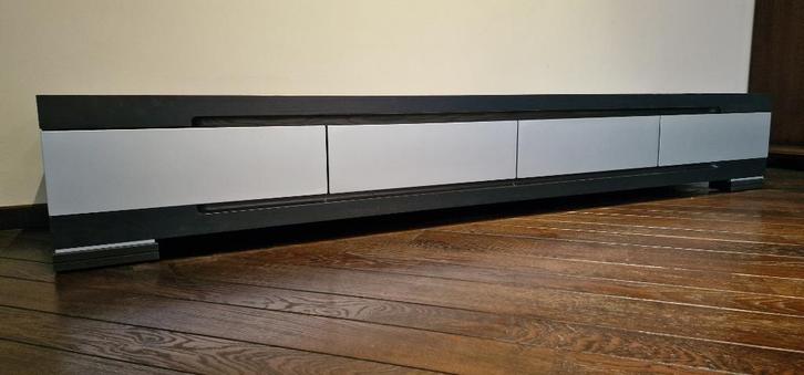 Strak TV meubel met 4 valdeuren in Alu, Huis en Inrichting, Kasten |Televisiemeubels, Zo goed als nieuw, Minder dan 100 cm, 200 cm of meer