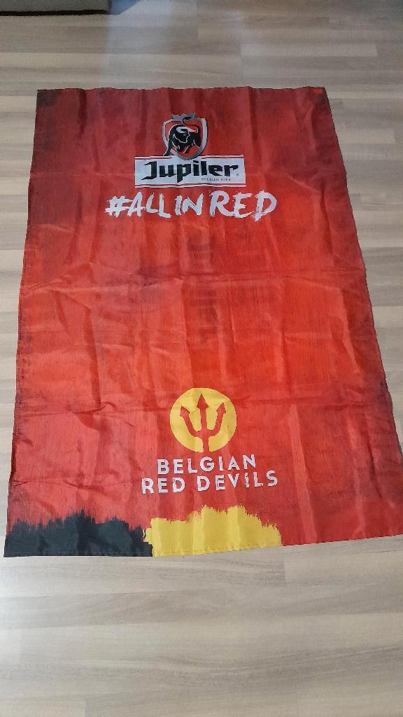 Jupiler ALL IN RED vlag spandoek wimpel RODE DUIVELS voetbal, Verzamelen, Biermerken, Nieuw, Jupiler, Ophalen of Verzenden