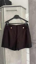 Zwarte short van Zara met gouden knopen L, Kleding | Dames, Broeken en Pantalons, Zara, Ophalen of Verzenden, Zo goed als nieuw